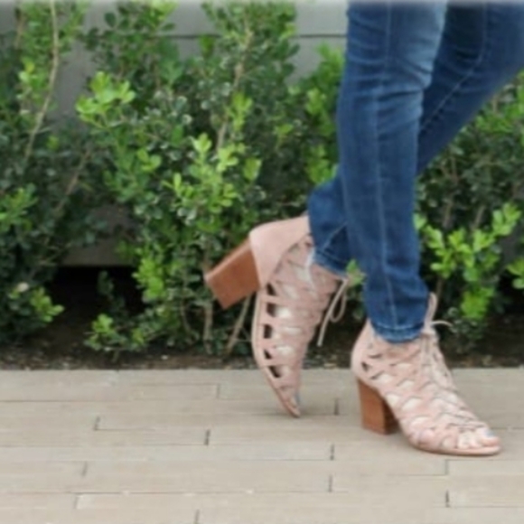 Marc Fisher Womens Blush Pink Suede Lace Up Sandal Heels shoes Sandals - Picture 2 of 12